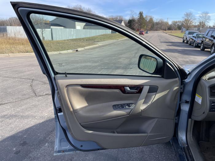 2001 volvo v70 with 186232 miles for sale near elk-river, minnesota 02bf0b630105438fa2b53f964f2a3e7c.jpg