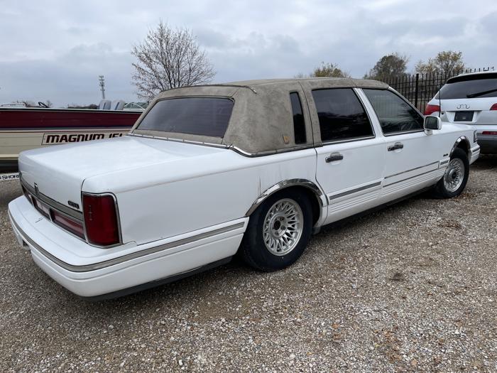 1997 lincoln town-car sel with 257716 miles for sale near elk-river, minnesota 03752a36a52648afb77073ab4c8784c9.jpg
