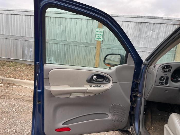 2005 chevrolet trailblazer ls with 149856 miles for sale near elk-river, minnesota 03ef0c3490c546faaffa088759a1e737.jpg