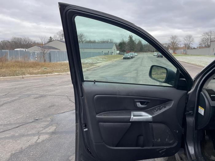 2005 volvo xc90 sel with 127627 miles for sale near elk-river, minnesota 058e2953120a4fd798982c4df9a563a9.jpg