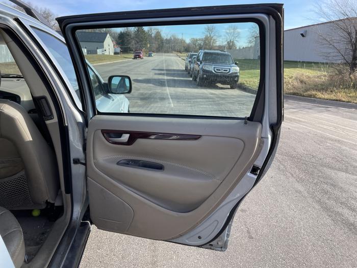 2001 volvo v70 with 186232 miles for sale near elk-river, minnesota 08b7d44d398f4469bc732419eaf02073.jpg