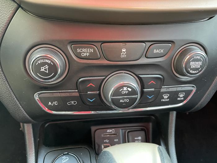 2014 jeep cherokee latitude with 110418 miles for sale near elk-river, minnesota 0feaa8ac794f45b897522748c6167f11.jpg
