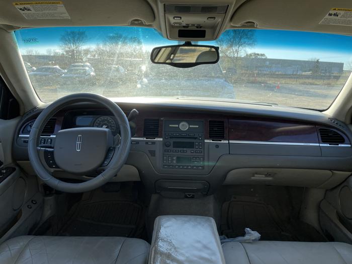 2005 lincoln town-car sel with 236457 miles for sale near elk-river, minnesota 1250abb1ca3546d598477f3d8c3b91b7.jpg