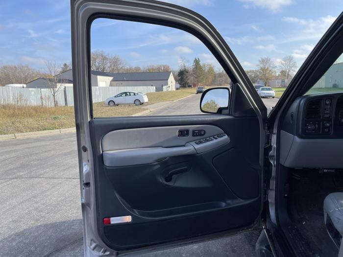 2001 chevrolet tahoe with 265949 miles for sale near elk-river, minnesota 127f67b003a24a5bad8cc44379115078.jpg