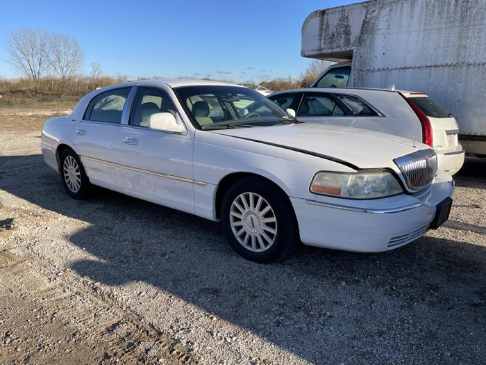 2005 lincoln town-car sel with 236457 miles for sale near elk-river, minnesota 12813c1c093542f99b85c33e1f9755b1.jpg