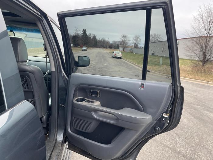 2006 honda pilot ex-l(-with-navi) with 270184 miles for sale near elk-river, minnesota 1d0c3967228545dbaeab0d4a6280eff4.jpg