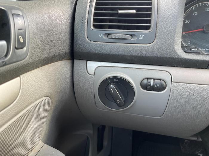 2008 volkswagen rabbit with 191973 miles for sale near elk-river, minnesota 20efca59f9c34c11be58eec7a15e64c2.jpg