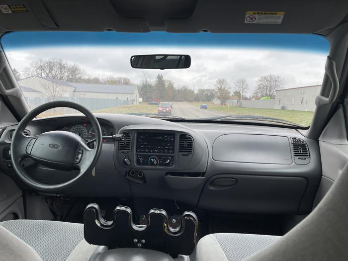 2001 ford expedition xlt with 191717 miles for sale near elk-river, minnesota 2420f77424404892b5d6b963c4eea69d.jpg