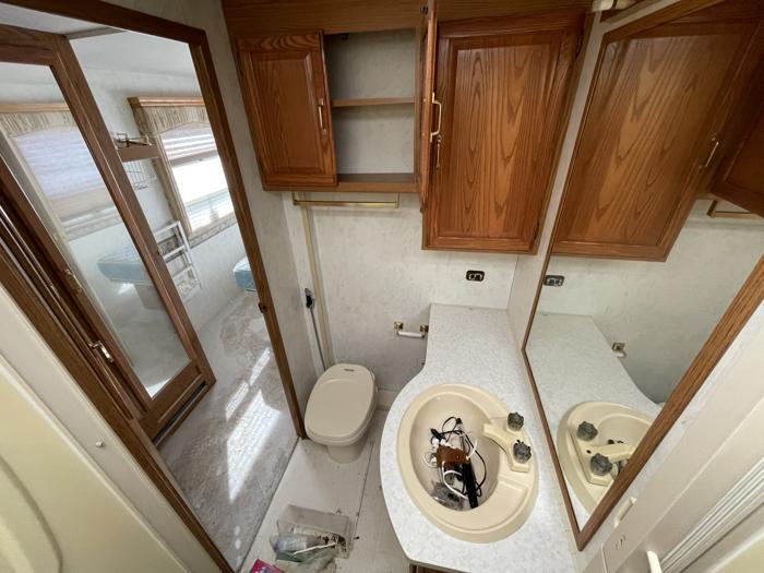 1999 ford motorhome-chassis super-duty with 106821 miles for sale near elk-river, minnesota 28e004764b3e4213a4bbf38098bae39c.jpg