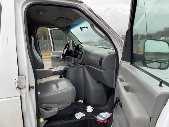 2003 ford e-150 base with 209692 miles for sale near elk-river, minnesota 363cef6d884e475d9d51184e6140eef5.jpg