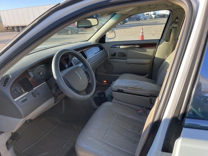 2005 lincoln town-car sel with 236457 miles for sale near elk-river, minnesota 3acc70fd9dab4b768970a59e44e834df.jpg