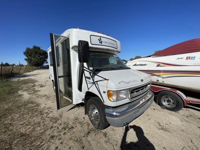 2001 ford e-350-sd sel with 110286 miles for sale near elk-river, minnesota 3f0890ca01c14cc6907d4ce1621bb1ea.jpg