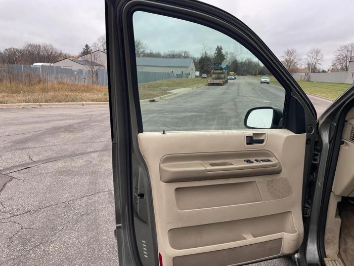 2005 ford freestar sle with 147582 miles for sale near elk-river, minnesota 3f6198978de6457bb951b6e62a88121c.jpg