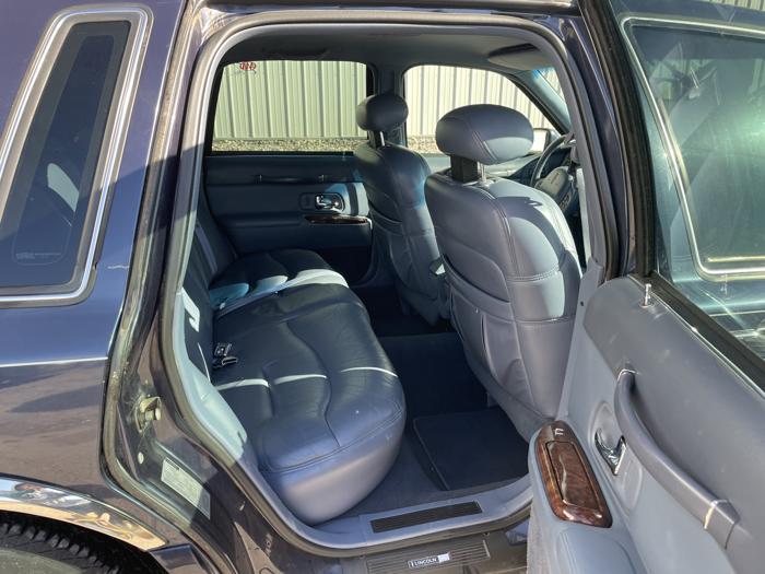 1997 lincoln town-car sel with 171572 miles for sale near elk-river, minnesota 402630277e76459a89e98b2447d7fbeb.jpg