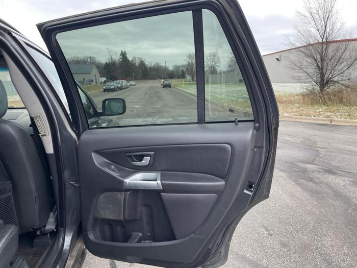 2005 volvo xc90 sel with 127627 miles for sale near elk-river, minnesota 4036aeb97abe4fa38f4b211c081a6fee.jpg