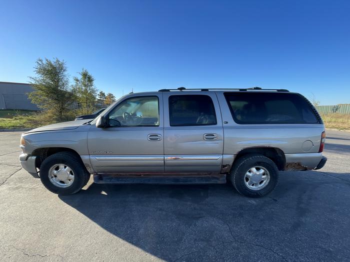 2003 gmc yukon-xl 1500 with 309803 miles for sale near elk-river, minnesota 410c4f33caf141c485811ddfc8c3121c.jpg