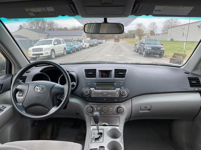 2009 toyota highlander base with 156168 miles for sale near elk-river, minnesota 41cea0e51e994feea52331012182c57e.jpg