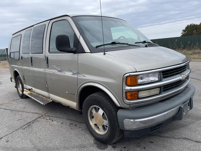 2001 chevrolet express sel with 205506 miles for sale near elk-river, minnesota 453688fde2b64bcf9bab7b5030d4d2d1.jpg