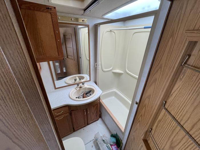 1999 ford motorhome-chassis super-duty with 106821 miles for sale near elk-river, minnesota 4696819b953d4f0ebd2ce31cd08fcc8c.jpg