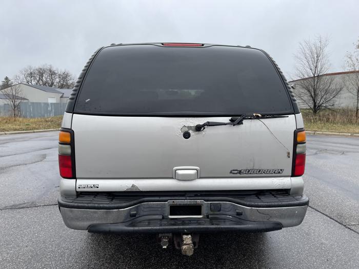 2004 chevrolet suburban with 289418 miles for sale near elk-river, minnesota 48ad9990a98543728f87933a496b496d.jpg