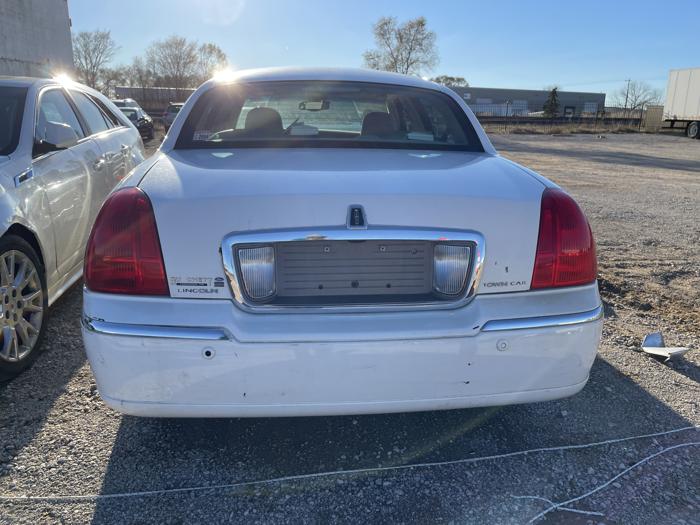 2005 lincoln town-car sel with 236457 miles for sale near elk-river, minnesota 4f9b92d6a6f24b00a9f38379d587021c.jpg