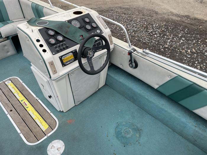 1988 deck-boat- granddecke for sale near elk-river, minnesota 4ff5527e360b4702bd79232295a59013.jpg