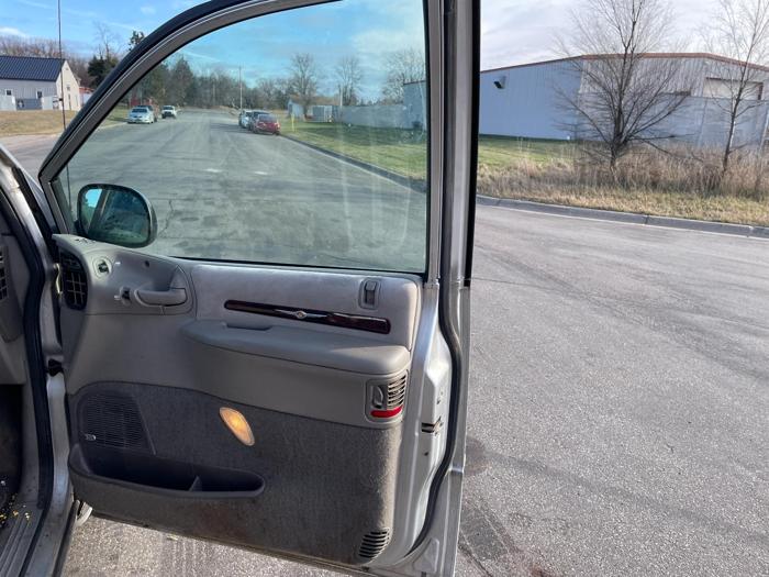 2000 chrysler town-and-country limited with 184467 miles for sale near elk-river, minnesota 518f1fa218014e44a3a73caea452897a.jpg