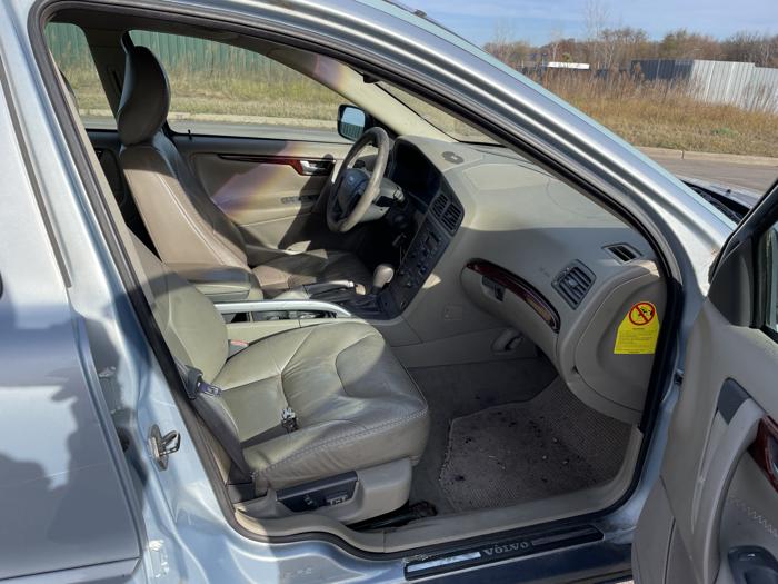 2001 volvo v70 with 186232 miles for sale near elk-river, minnesota 519717754cad4c15b9a663504e1d521a.jpg