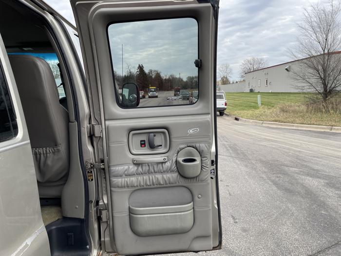 2001 chevrolet express sel with 205506 miles for sale near elk-river, minnesota 5292e6dcf8a947cfaf9e6df23a2cb853.jpg