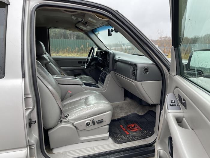 2004 chevrolet suburban with 289418 miles for sale near elk-river, minnesota 5410a5cc6767413182abc703720a0d0e.jpg