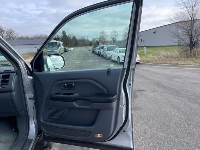 2004 honda pilot ex-l with 209900 miles for sale near elk-river, minnesota 555f3a267d4c454790dec0e44d776d34.jpg