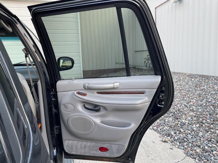 2001 lincoln navigator-l sel with 216101 miles for sale near elk-river, minnesota 560545ddb5864f72aa63a52379af1eb2.jpg