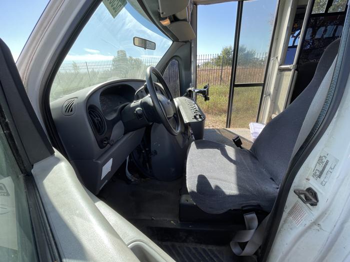 2001 ford e-350-sd sel with 110286 miles for sale near elk-river, minnesota 57a86e632f3048e38fa2406a65602acb.jpg
