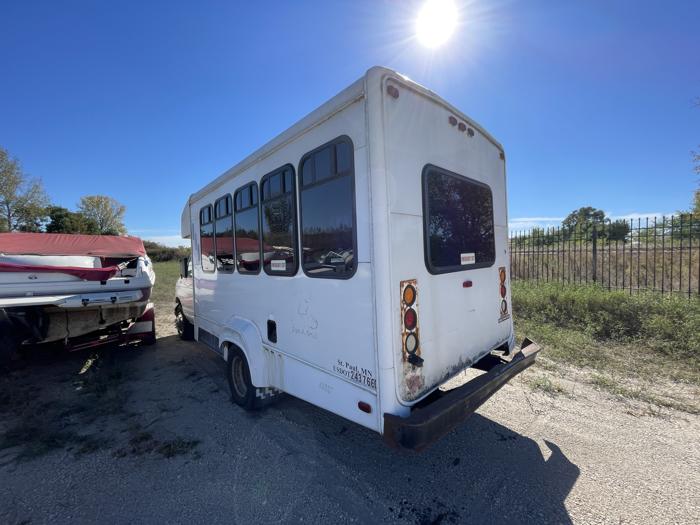 2001 ford e-350-sd sel with 110286 miles for sale near elk-river, minnesota 58eaf24fb5a24500ac38434ebc3a5ba0.jpg