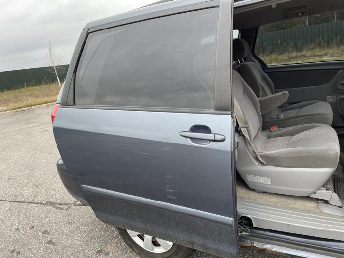 2006 toyota sienna le with 201395 miles for sale near elk-river, minnesota 5be7698475504e058765ddb614ef25b7.jpg