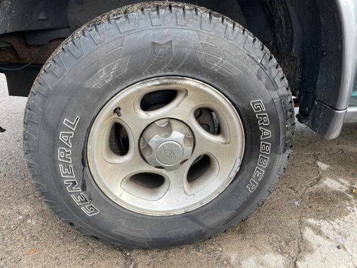 1999 ford explorer-sport sel with 165132 miles for sale near elk-river, minnesota 5caa5c32d0bf4572a6c7b24717e42298.jpg