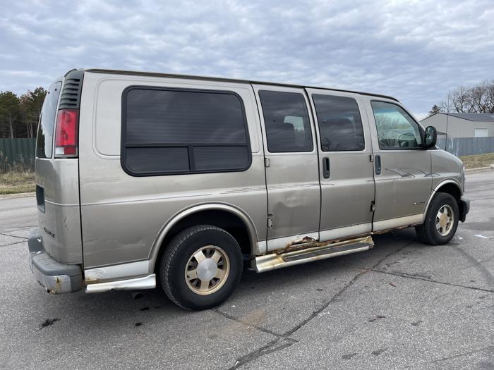 2001 chevrolet express sel with 205506 miles for sale near elk-river, minnesota 5cf0121513a2492da73dc2dcd589bbc9.jpg