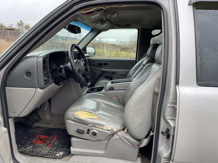 2004 chevrolet suburban with 289418 miles for sale near elk-river, minnesota 5d7223a459564c95bed0cb6ed85babcf.jpg