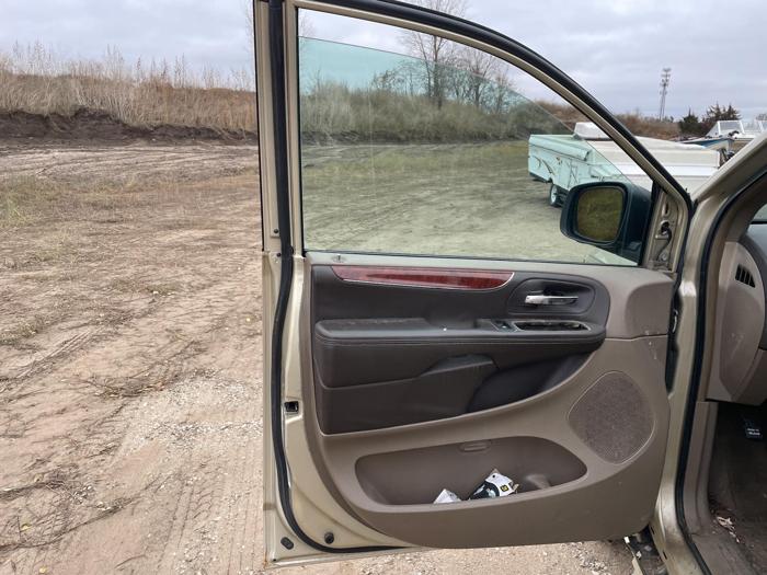 2012 chrysler town-and-country sel with 260369 miles for sale near elk-river, minnesota 5f5d7cea4fd749869647da9d83057383.jpg
