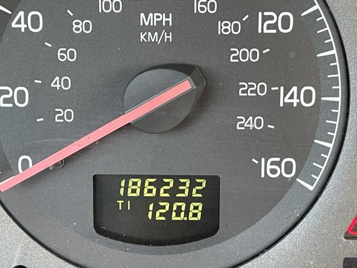 2001 volvo v70 with 186232 miles for sale near elk-river, minnesota 62d327e6fccf4865967913c48822d702.jpg