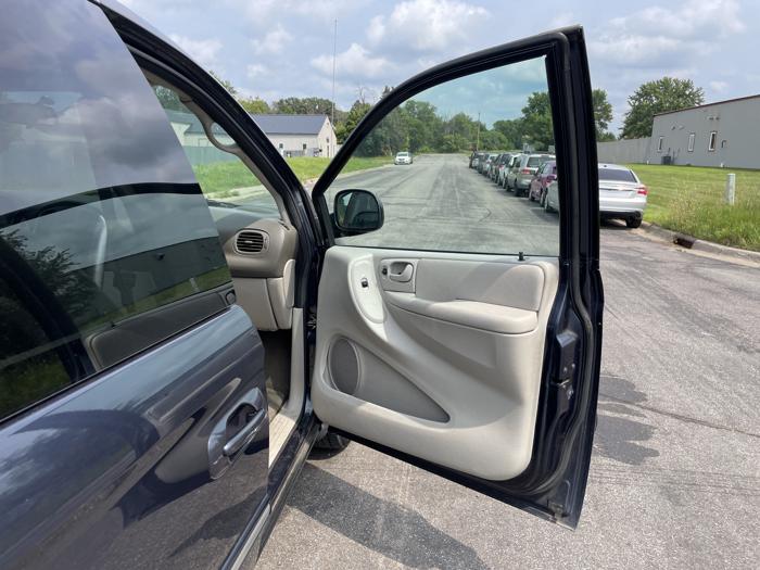 2007 chrysler town-&-country touring with 216573 miles for sale near elk-river, minnesota 634d0ff478724f689cc74f9c0970d8bf.jpg