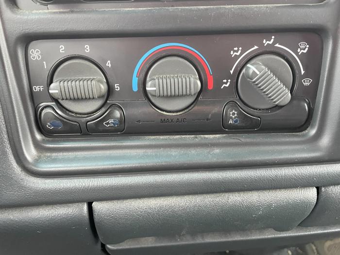 2002 chevrolet silverado-1500 sel with 229269 miles for sale near elk-river, minnesota 6377226ee83a4361acbcd742fd44d51a.jpg