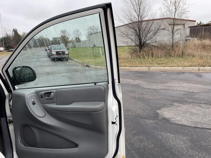 2007 dodge caravan-grand-caravan sxt with 96603 miles for sale near elk-river, minnesota 6609a55eefa449e58101724b1a830566.jpg