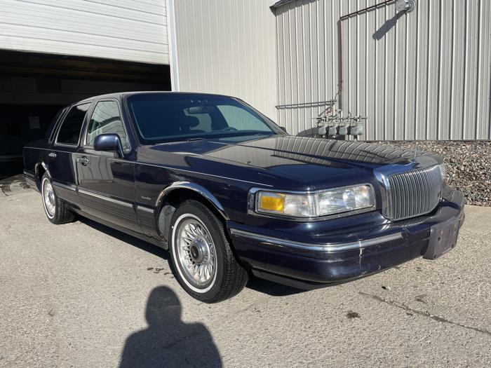 1997 lincoln town-car sel with 171572 miles for sale near elk-river, minnesota 66322162b8bd44d384968fedbbfb314b.jpg