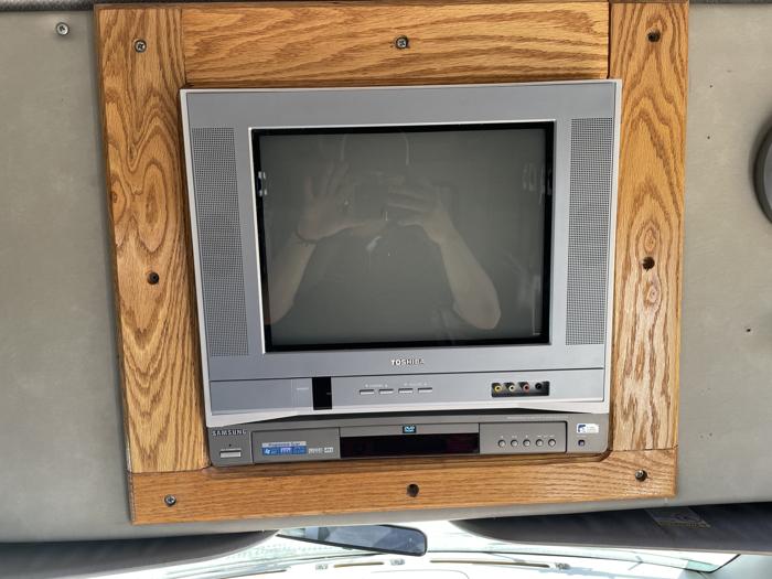 2001 ford e-350-sd sel with 110286 miles for sale near elk-river, minnesota 66384bc93dc2425d8cbf6d92226c7925.jpg