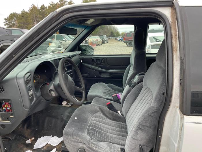 2001 chevrolet s-10-pickup with 161221 miles for sale near elk-river, minnesota 67bb5ccd575f41eca3f04f8566b79b92.jpg