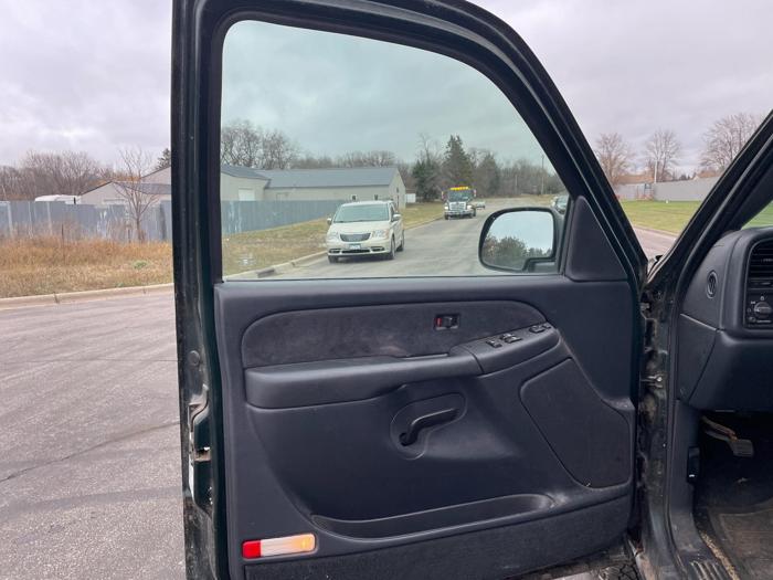 2002 chevrolet silverado-1500 sel with 229269 miles for sale near elk-river, minnesota 68f565a3a5a8439c9d2ec2b1132f9dd2.jpg