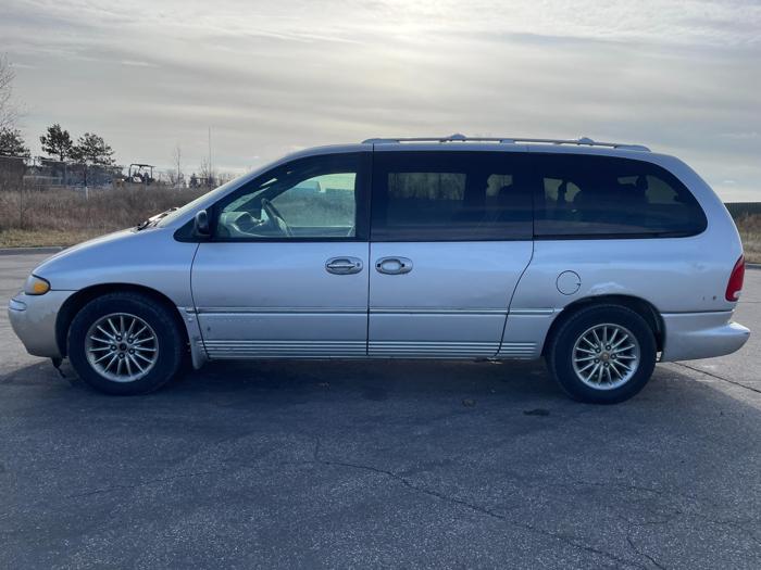 2000 chrysler town-and-country limited with 184467 miles for sale near elk-river, minnesota 6e45d35e919d409ca130218f2789f339.jpg