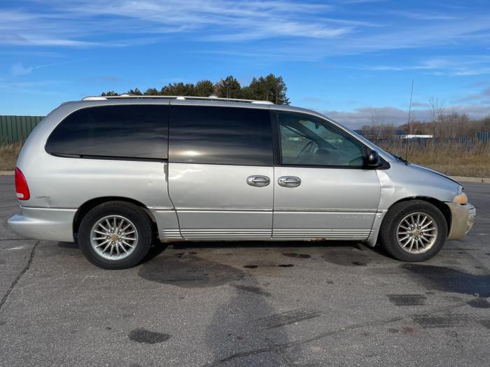 2000 chrysler town-and-country limited with 184467 miles for sale near elk-river, minnesota 70a96740c7c0481683e0be302f08aa07.jpg