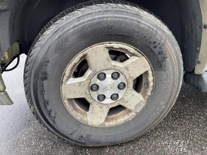 2004 chevrolet suburban with 289418 miles for sale near elk-river, minnesota 71819f5ebd1e4a888d20fc304b63d647.jpg